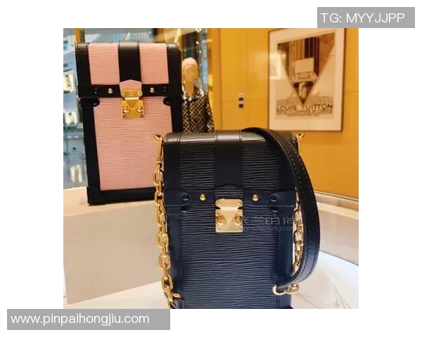 时尚与运动的完美结合足球明星大挎包LV引领潮流新风尚