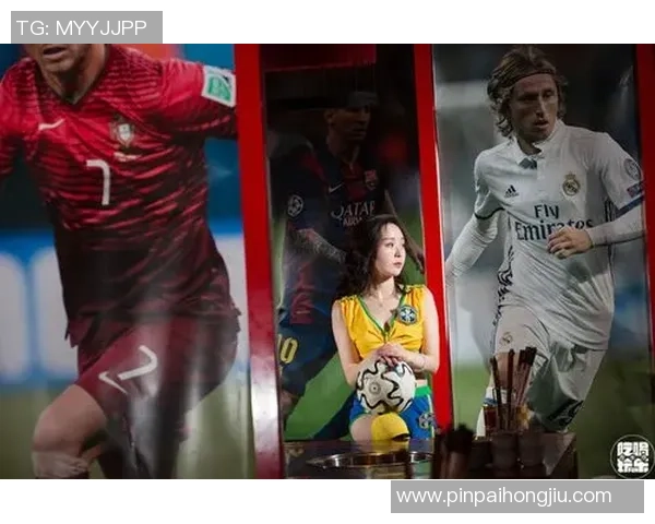 模特与足球明星携手下飞机引发媒体热议时尚与运动的完美结合