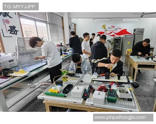 武汉篮球队逆袭之路揭秘：钻石联赛特别报道展现团队拼搏精神与辉煌成就