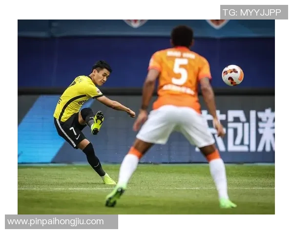 武汉足球队与广州足球队赛后分析:力量对决的精彩瞬间与战术启示 武汉足球队与广州足球队赛后分析:力量对决的精彩瞬间与战术启示