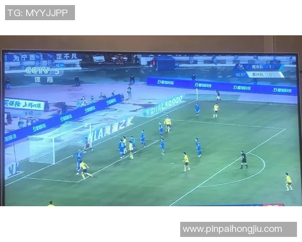 赛后分析南京足球队与北京足球队的战术配合与表现评估 赛后分析南京足球队与北京足球队的战术配合与表现评估