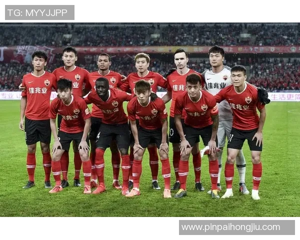 赛后分析:上海足球队与西安足球队球员个人能力对比与表现评估 赛后分析:上海足球队与西安足球队球员个人能力对比与表现评估