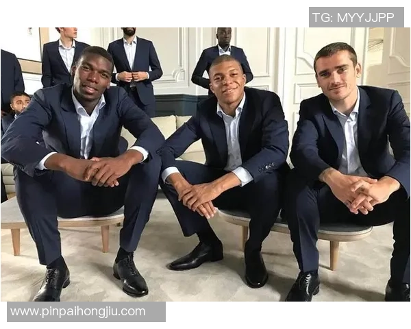 足球明星西装合影展现绅士风范与运动激情的完美结合 足球明星西装合影展现绅士风范与运动激情的完美结合